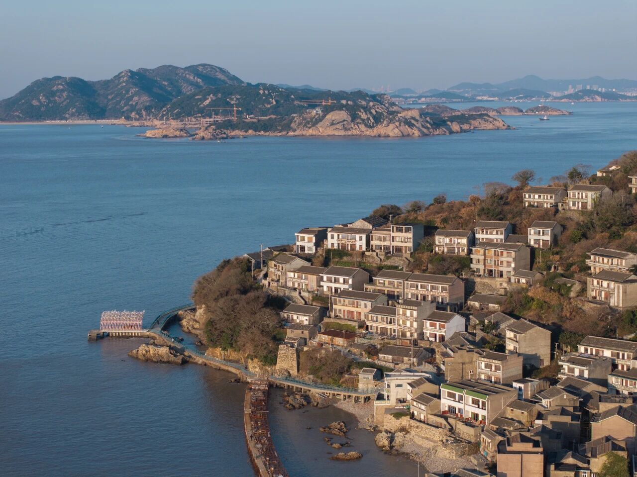 舟山柴山岛海边长亭村庄鸟瞰图 舟山柴山岛海边长亭村庄鸟瞰图